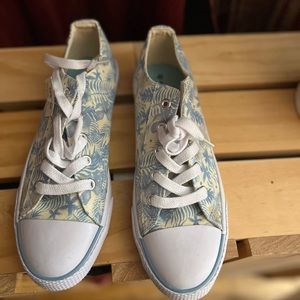Never worn. Brand new with tag